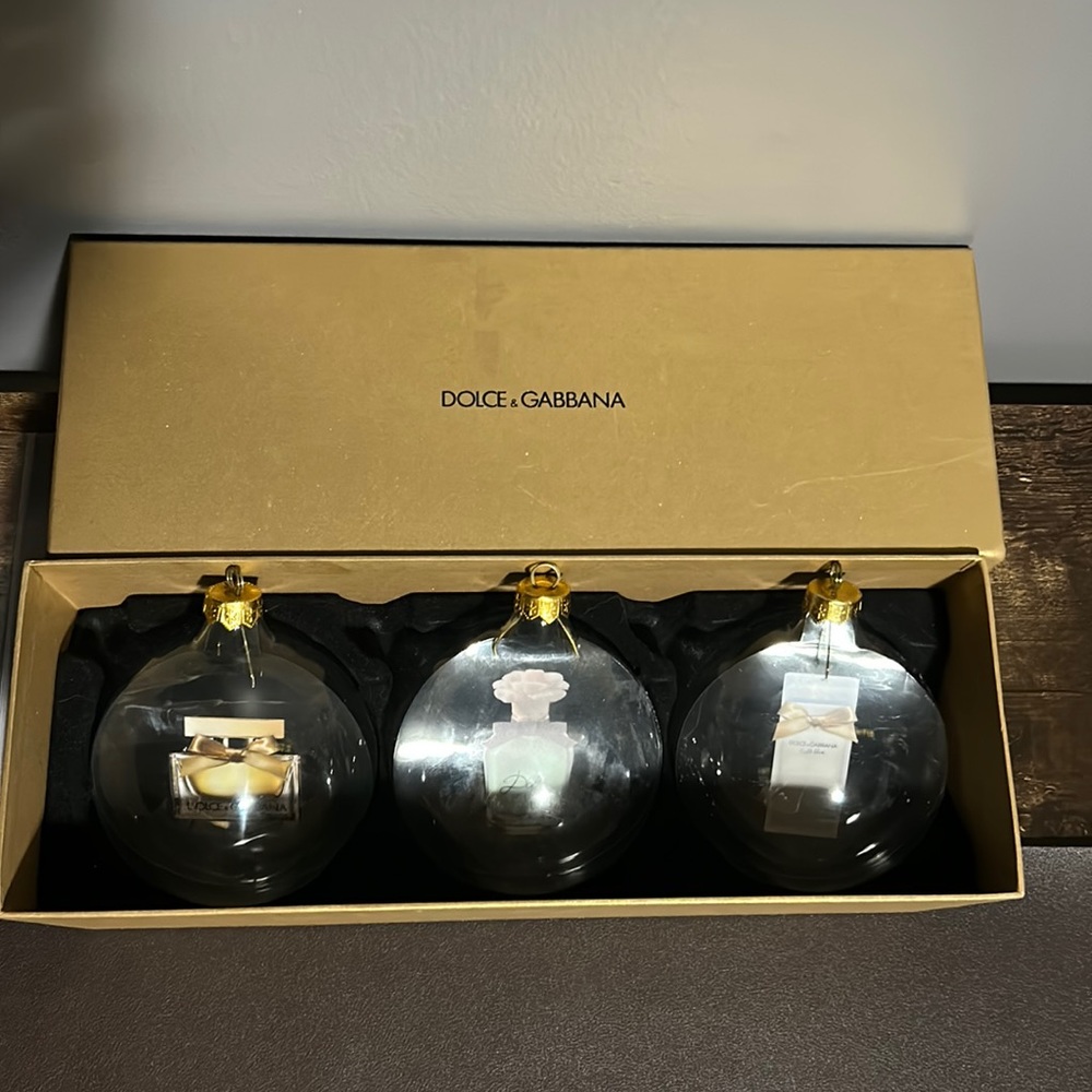 Host Pick💕NEW 🌲 Dolce & Gabbana ornaments, perfume 🎅